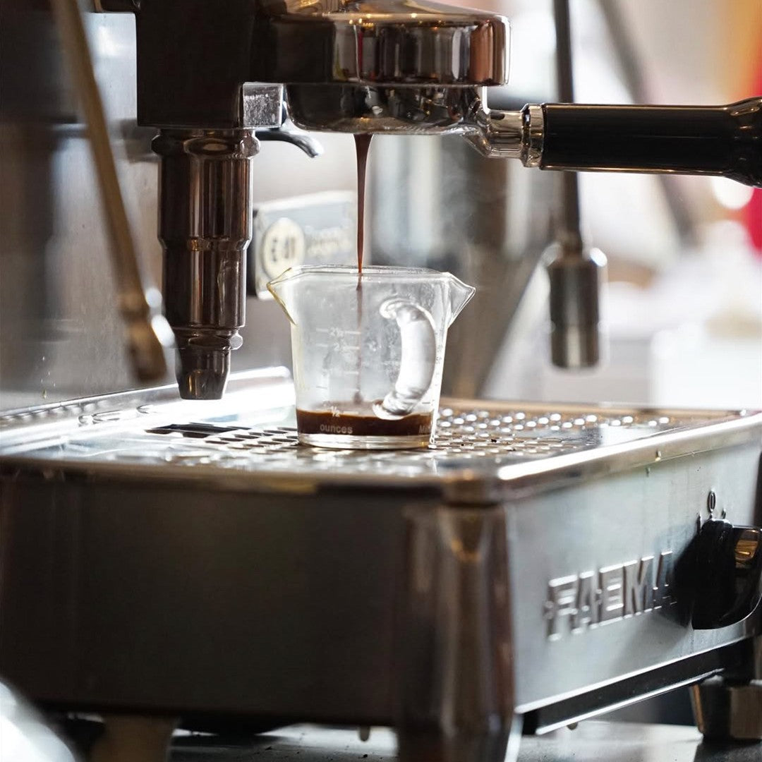 Faema E61 Cult – Det ultimative kaffeikon - BloomVik