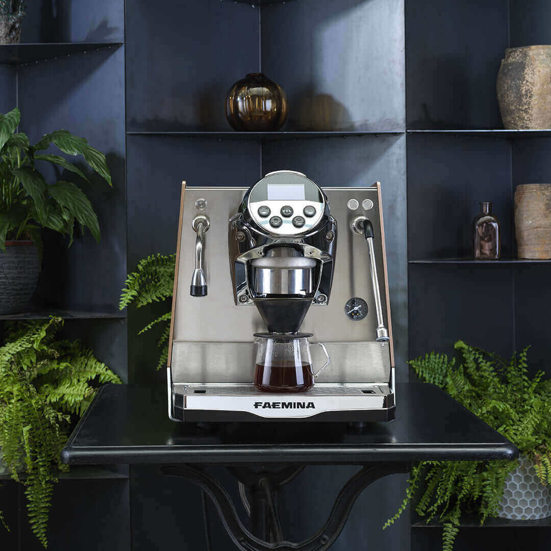 Faema Faemina – Professionel italiensk espresso i dit eget hjem - BloomVik